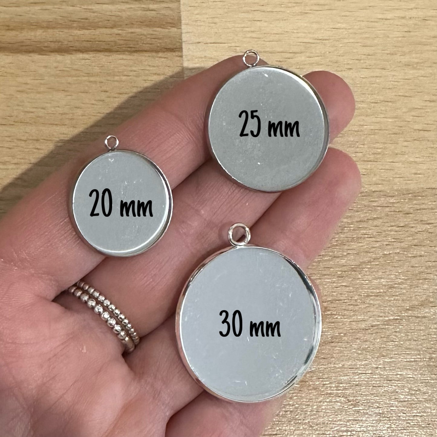 Dein persönliches Erinnerungsschmuckstück mit Haaren oder Fell - Schlüsselanhänger rund Edelstahl silber, gold oder roségold