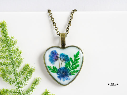 Schleierkraut blau - Kette Herz antik bronze 0808
