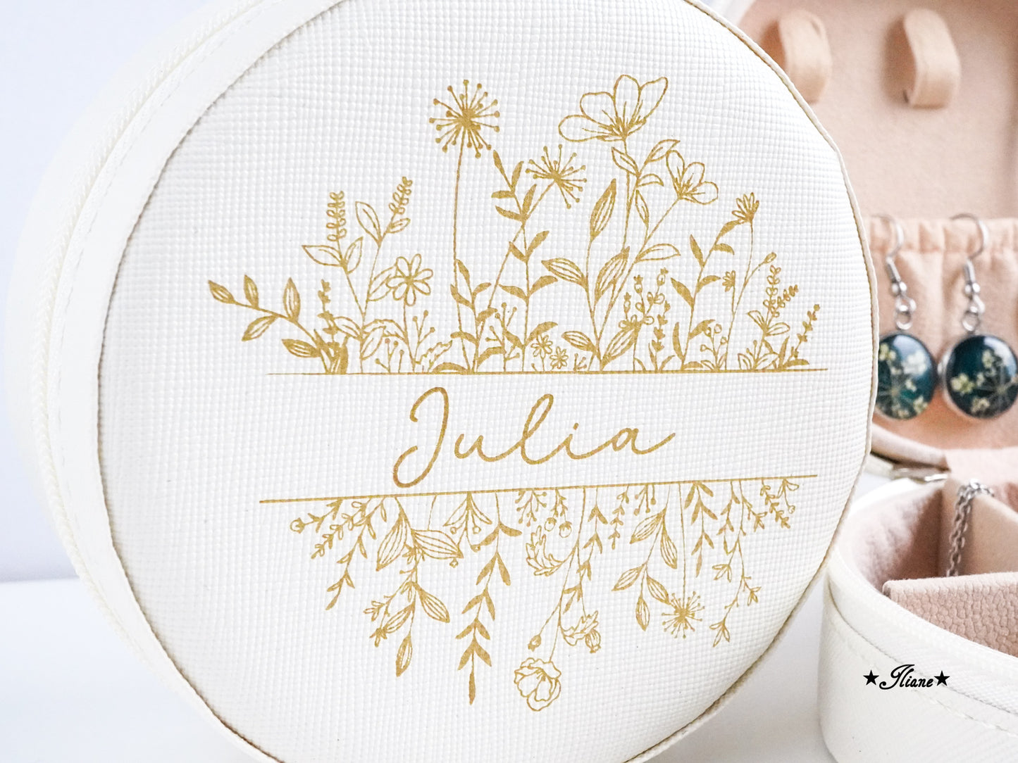 Personalisiertes Schmuckkästchen graviert mit Blumenwiese und Namen