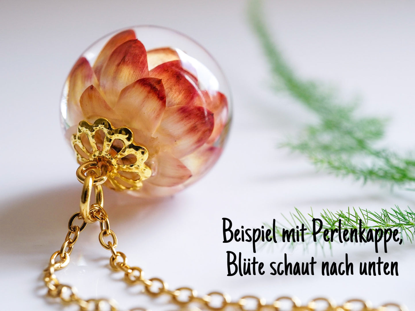 Kettenanhänger Kugel mit Strohblume 1