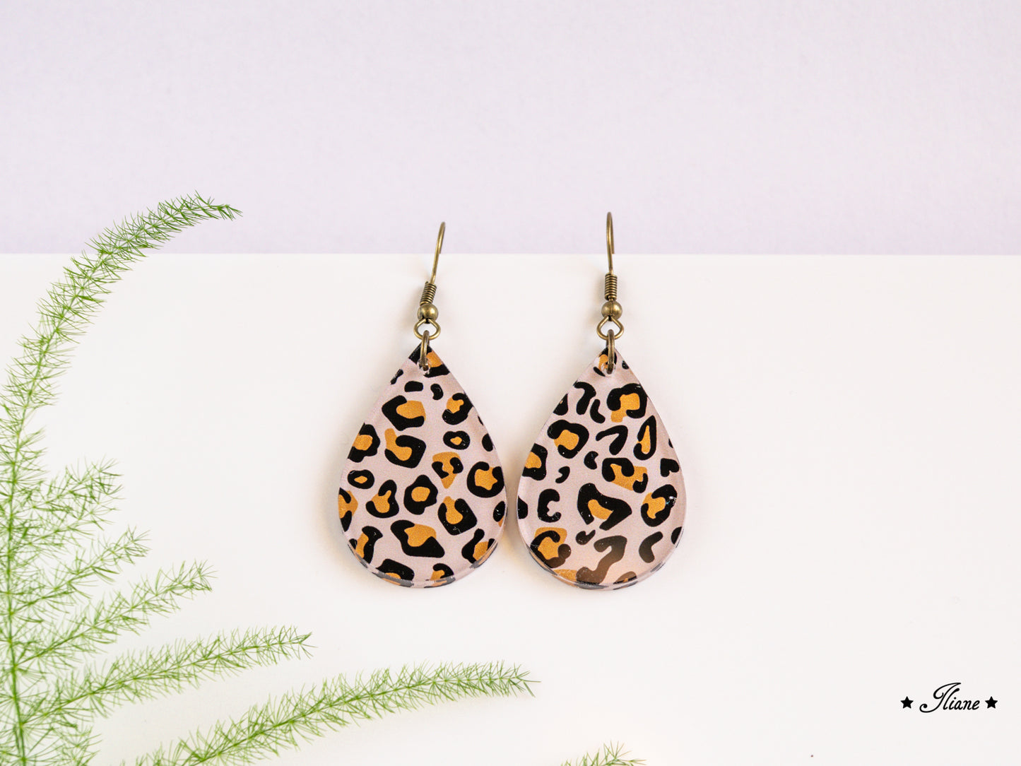 Leo Collection - Beige - Acryl-Ohrringe