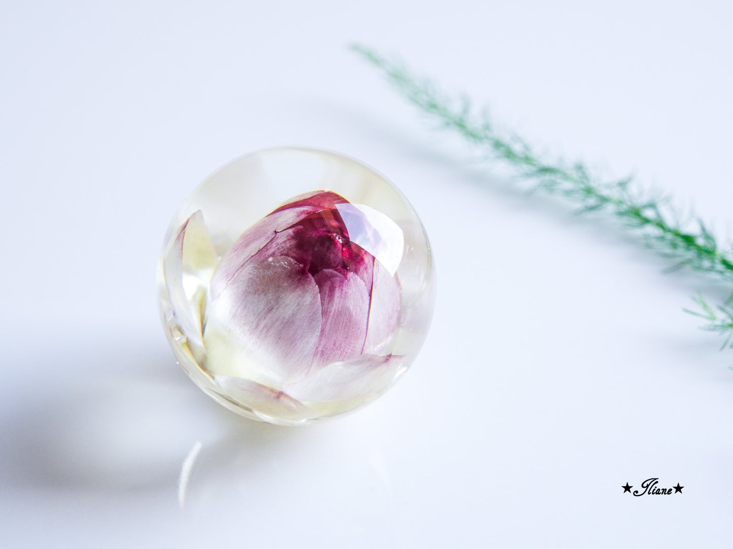 Kettenanhänger Kugel mit Strohblume 1